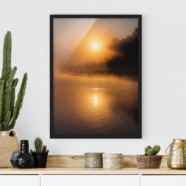 Poster con cornice - Sunrise On The Lake With Deer In The Fog - Verticale 4:3