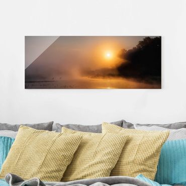Quadro in vetro - Sunrise at the lake with deers in the fog - Panoramico