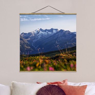 Foto su tessuto da parete con bastone - Prato fiorito nelle montagne - Quadrato 1:1