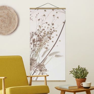 Foto su tessuto da parete con bastone - Bouquet di erba ornamentale e fiori - Verticale 1:2