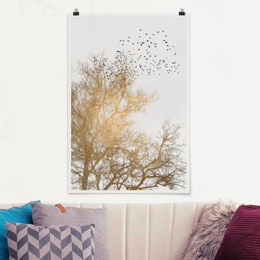 Poster - Stormo di uccelli davanti ad un albero dorato - Verticale 3:2