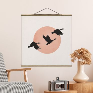 Foto su tessuto da parete con bastone - Uccelli davanti al sole rosa III - Quadrato 1:1