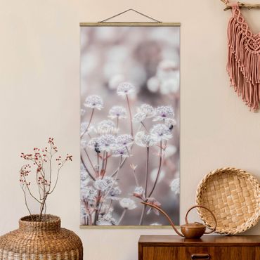 Foto su tessuto da parete con bastone - Leggeri fiori selvatici - Verticale 1:2