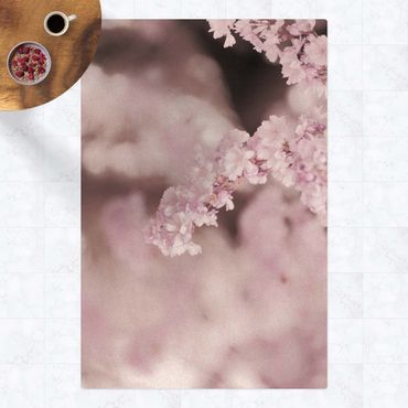 Tappetino di sughero - Fiori di ciliegio nella luce viola - Formato verticale 2:3