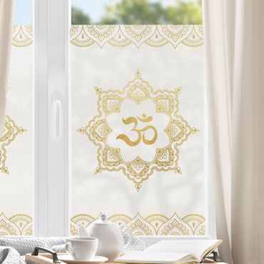 Decorazione per finestre - Illustrazione ornamentale di mandala con OM bianco e oro