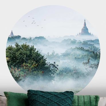 Carta da parati rotonda autoadesiva - Nebbia mattutina sulla giungla di Bagan