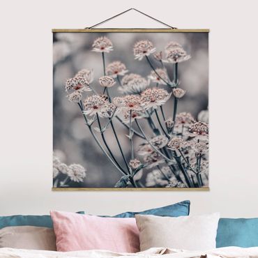 Foto su tessuto da parete con bastone - Mistico cespuglio di fiori - Quadrato 1:1