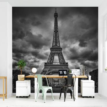 Carta da parati - Torre Eiffel e nuvole in bianco e nero