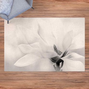 Tappetino di sughero - Delicata fioritura di magnolia in bianco e nero - Formato orizzontale 3:2