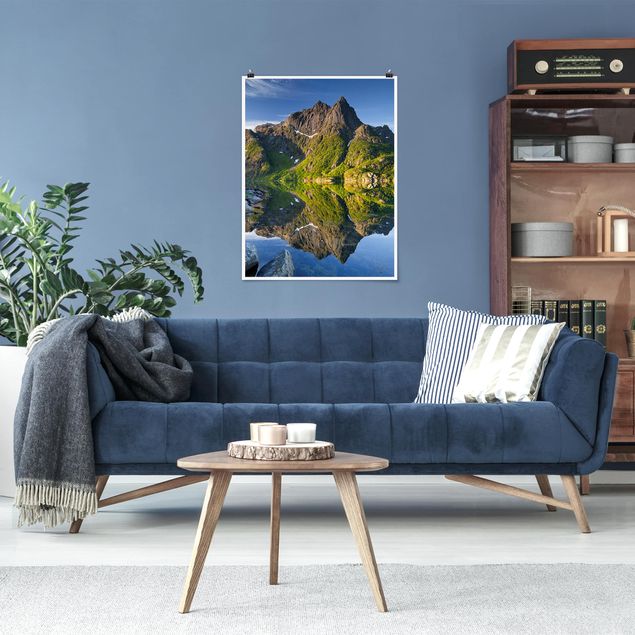 Poster - Riflessione della montagna Paesaggio Con Acqua In Norvegia - Verticale 4:3