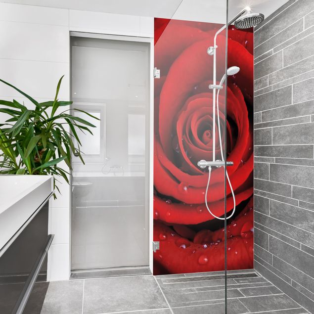 Rivestimento per doccia - Rose rosse con gocce d'acqua