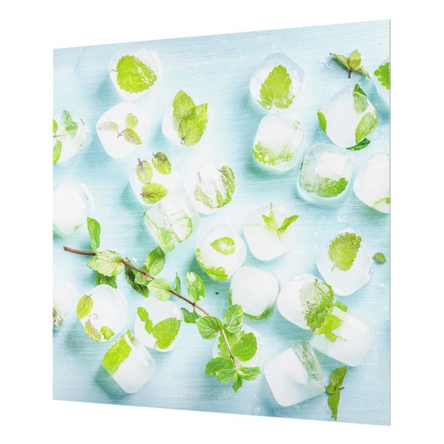 Paraschizzi in vetro - Ice Cubes With Mint Leaves