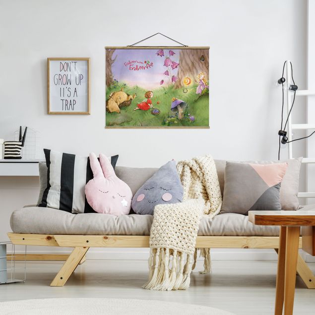 Foto su tessuto da parete con bastone - Strawberry Coniglio Erdbeerfee - Nella Foresta - Orizzontale 3:4