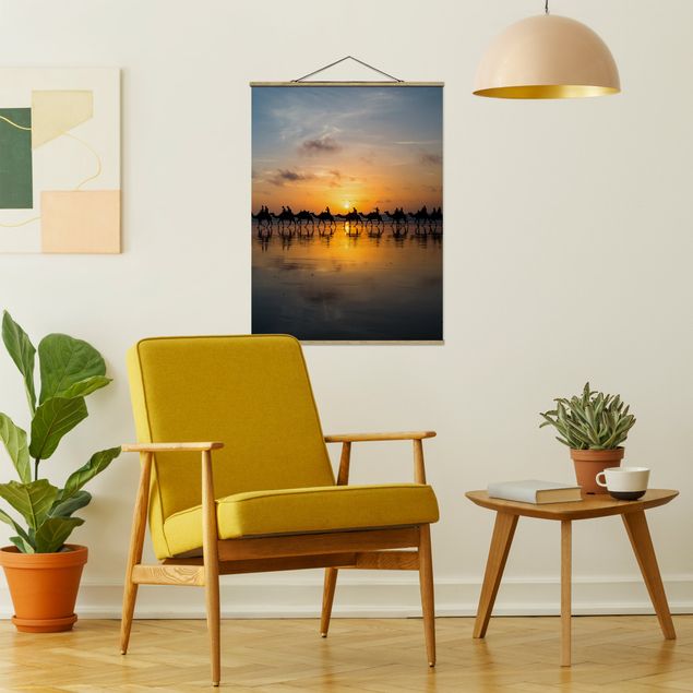 Foto su tessuto da parete con bastone - Cammelli in Sunset - Verticale 4:3