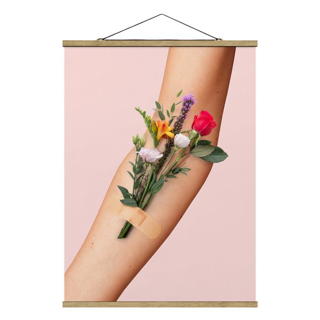 Foto su tessuto da parete con bastone - Braccio con i fiori - Verticale 4:3