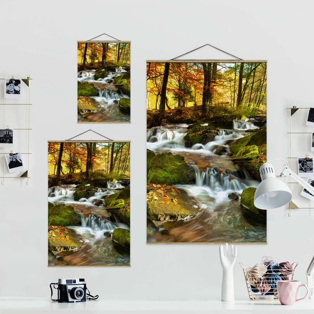 Foto su tessuto da parete con bastone - Cascata bosco autunnale - Verticale 3:2