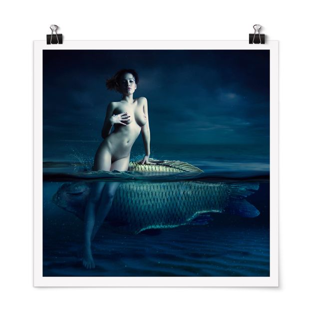 Poster - Donna in posa con Pesce - Quadrato 1:1