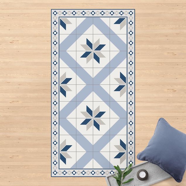 Tappeti in vinile - Piastrelle geometriche fiori rombici blu colomba con bordo sottile - Verticale 1:2