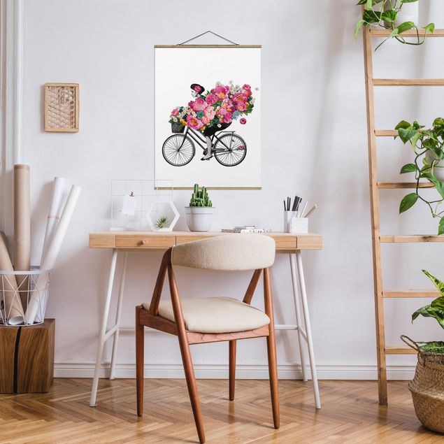 Foto su tessuto da parete con bastone - Laura Graves - Illustrazione Donna in bicicletta Collage fiori variopinti - Verticale 4:3