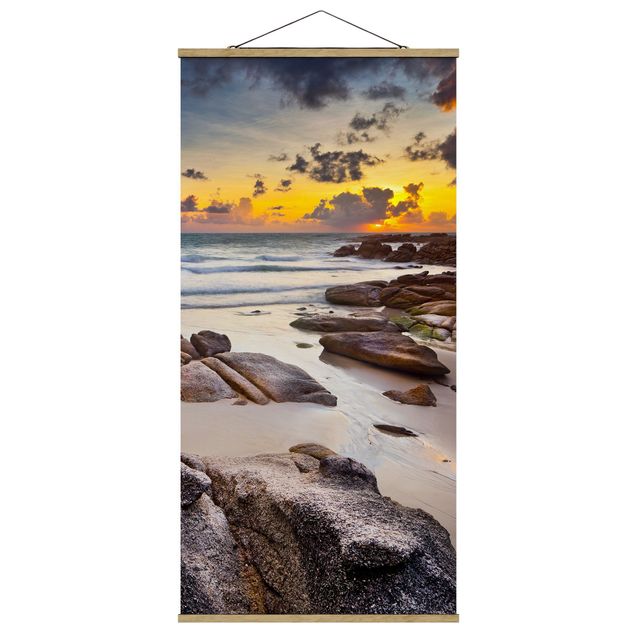 Quadro su tessuto con stecche per poster - Sunrise Beach In Thailandia - Verticale 2:1