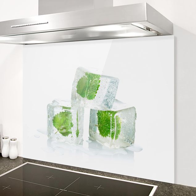 paraschizzi cucina vetro magnetico Tre cubetti di ghiaccio con melissa