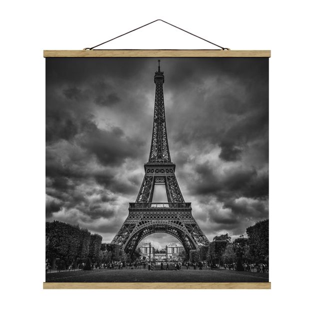 Quadro su tessuto con stecche per poster - Torre Eiffel di nuvole in bianco e nero - Quadrato 1:1