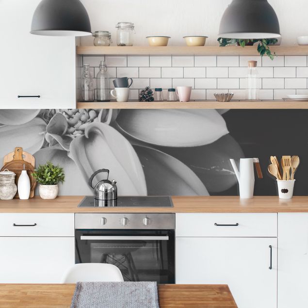 Rivestimenti cucina moderni Nel cuore di una Dalia in bianco e nero