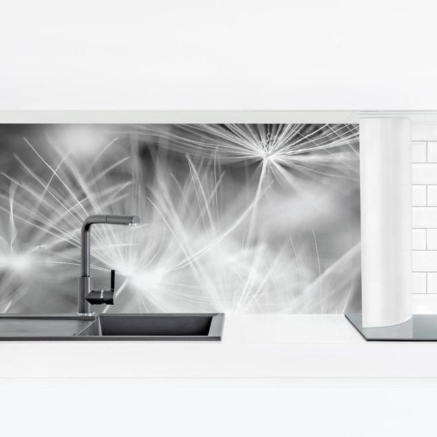 rivestimento cucina moderna Primo piano di Soffione su sfondo nero