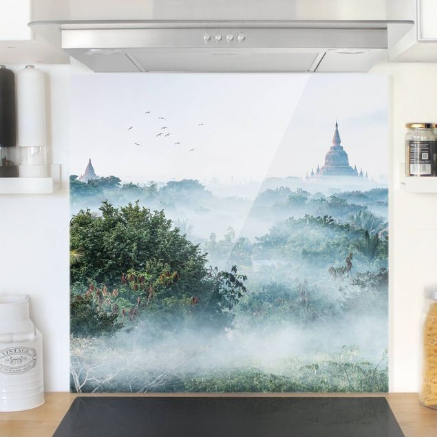 paraschizzi cucina vetro magnetico Nebbia mattutina sulla giungla di Bagan