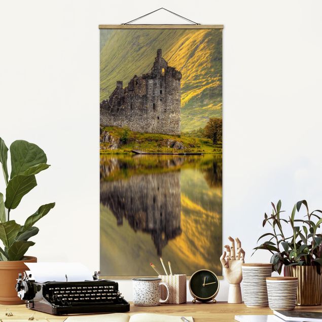 Quadro su tessuto con stecche per poster - Kilchurn Castle in Scozia - Verticale 2:1