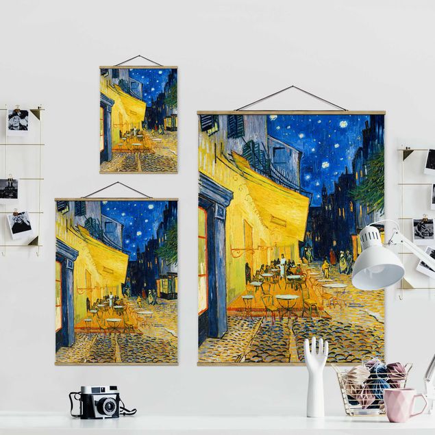 Foto su tessuto da parete con bastone - Vincent Van Gogh - Terrazza del caffe ad Arles - Verticale 4:3