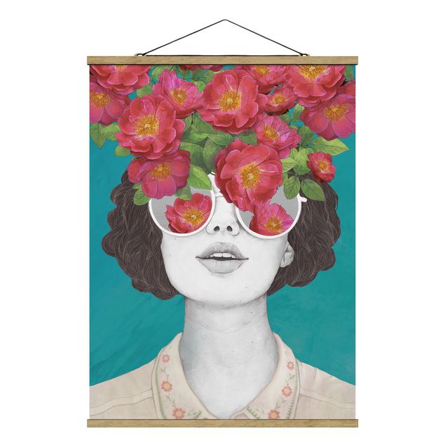 Foto su tessuto da parete con bastone - Laura Graves - Illustrazione Collage del ritratto della donna con i fiori Occhiali - Verticale 4:3