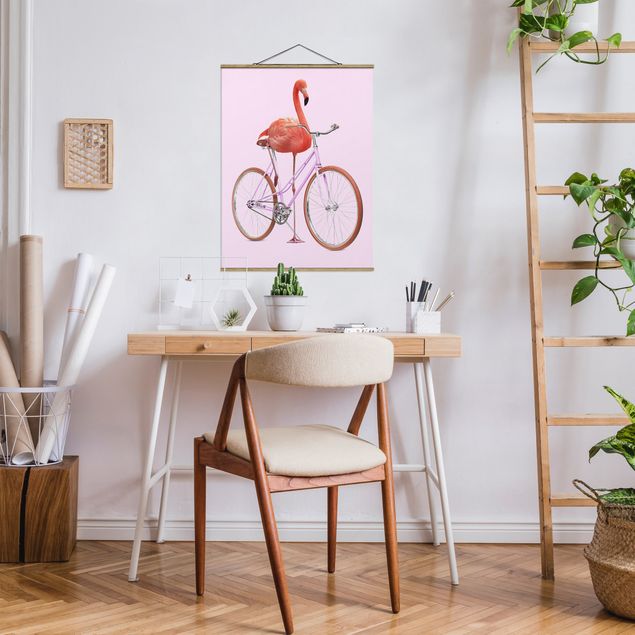 Foto su tessuto da parete con bastone - Flamingo con la bicicletta - Verticale 4:3