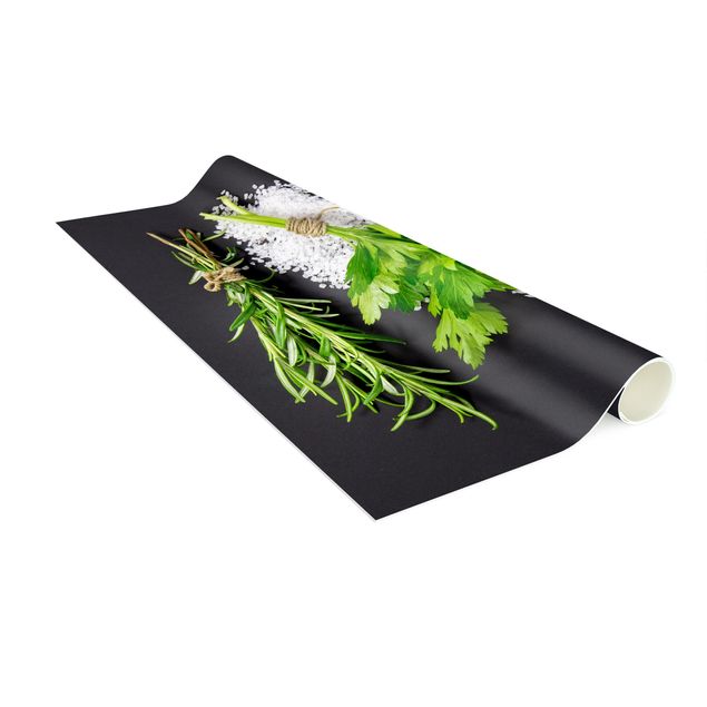 Tappeti verdi Erbe su sfondo nero salato