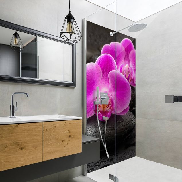 Rivestimenti per doccia alluminio dibond Fiore di orchidea rosa su pietra con gocce