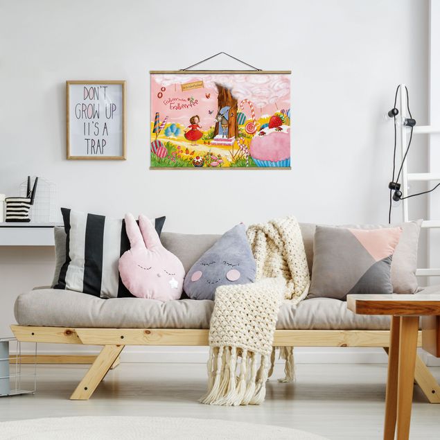 Foto su tessuto da parete con bastone - Strawberry Coniglio Erdbeerfee - Paese di Cuccagna - Orizzontale 2:3