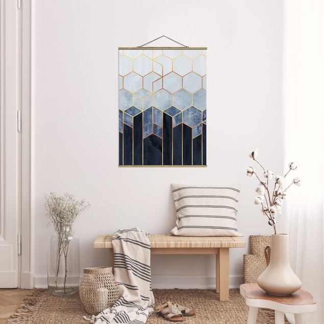 Foto su tessuto da parete con bastone - Elisabeth Fredriksson - Oro Esagoni Blu Bianco - Verticale 4:3
