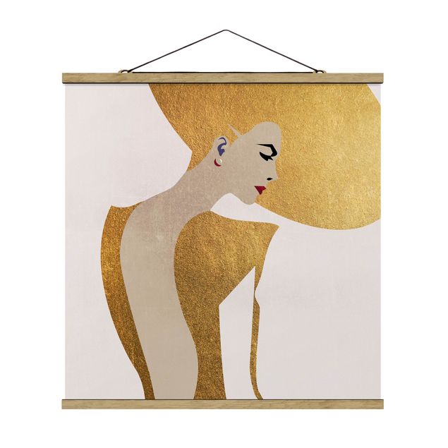Foto su tessuto da parete con bastone - Signora con cappellino in oro - Quadrato 1:1