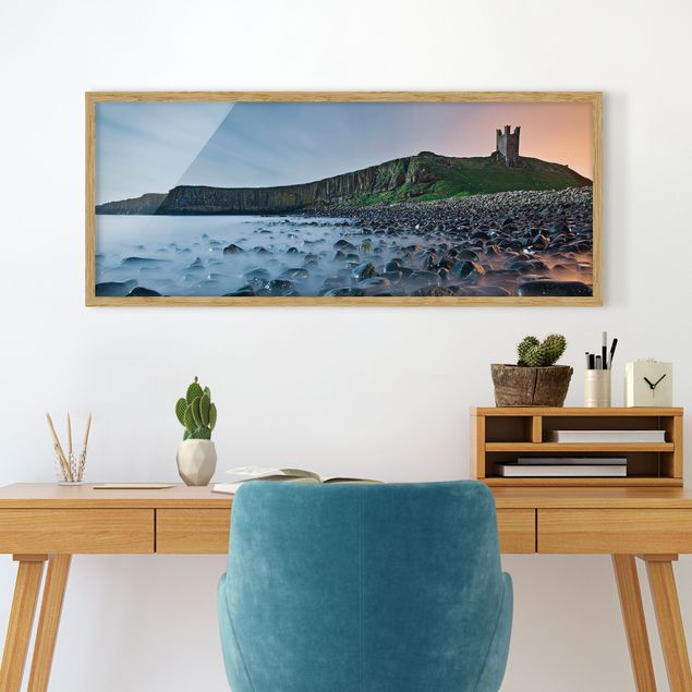 Poster con cornice - Alba Con La Nebbia Al Castello Di Dunstanburgh - Panorama formato orizzontale