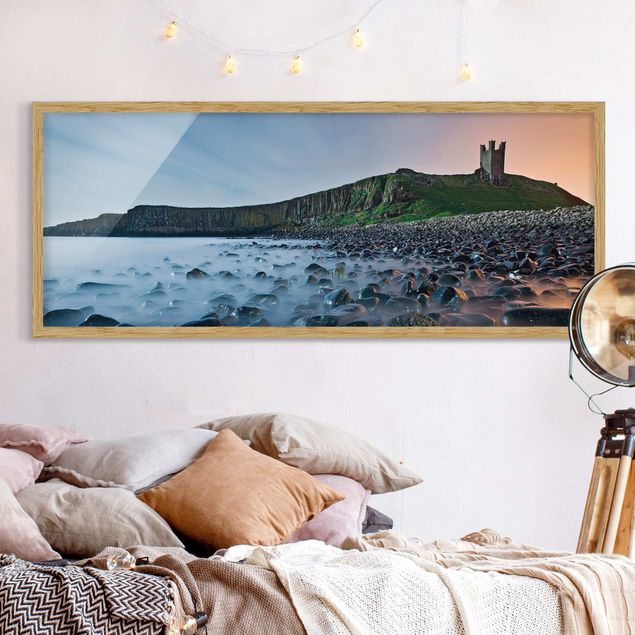 Poster con cornice - Alba Con La Nebbia Al Castello Di Dunstanburgh - Panorama formato orizzontale