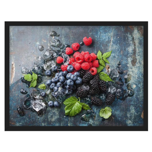 Poster con cornice - Berry Mix With Ice Cubes Wood - Orizzontale 3:4