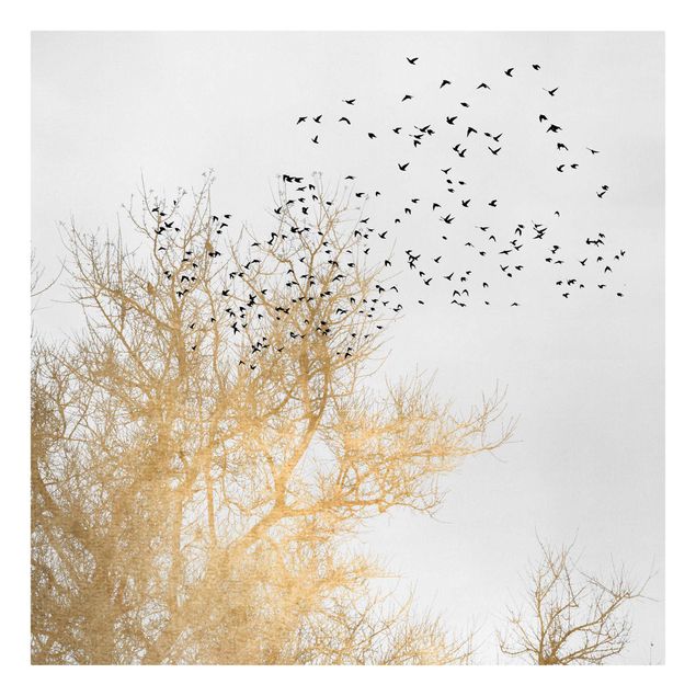 Stampe su tela paesaggio Stormo di uccelli davanti all'albero d'oro