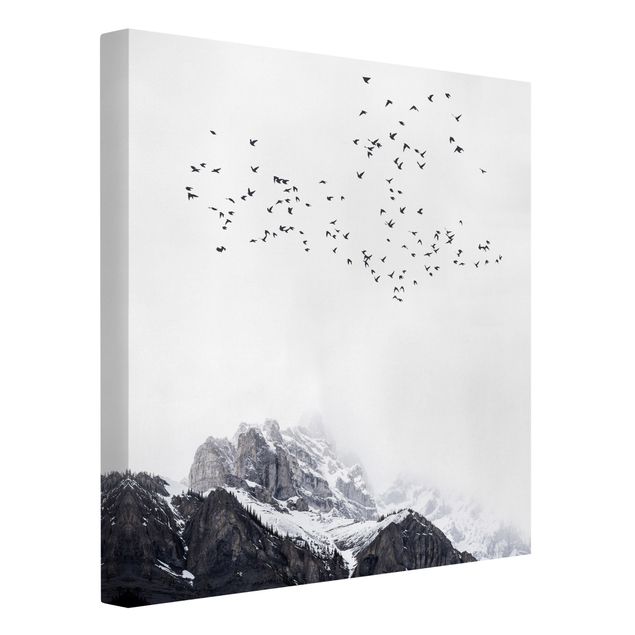 Tele con paesaggi Stormo di uccelli di fronte alle montagne in bianco e nero