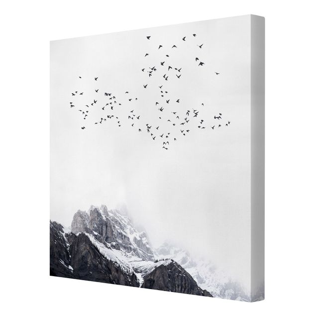 Riproduzioni su tela quadri famosi Stormo di uccelli di fronte alle montagne in bianco e nero