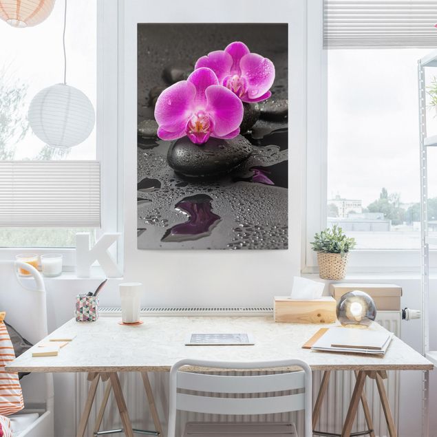 Riproduzioni su tela quadri famosi Fiore di orchidea rosa su pietra con gocce