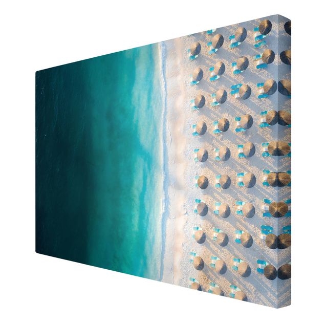 Quadro su tela - Spiaggia sabbiosa bianca con ombrelloni di paglia