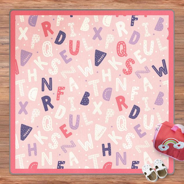 Tappeti in vinile grandi dimensioni Alfabeto con cuori e puntini in rosa con cornice
