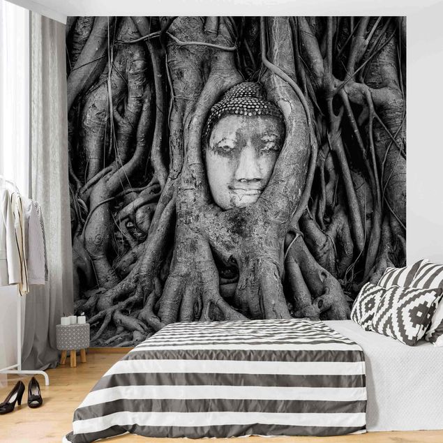 Carta da parati - Buddha in Ayutthaya lined by tree roots in black-and-white