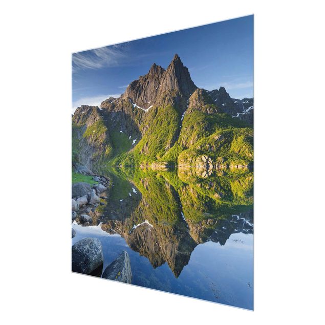 Quadro in vetro - Mountain landscape with water reflection in Norway - Quadrato 1:1