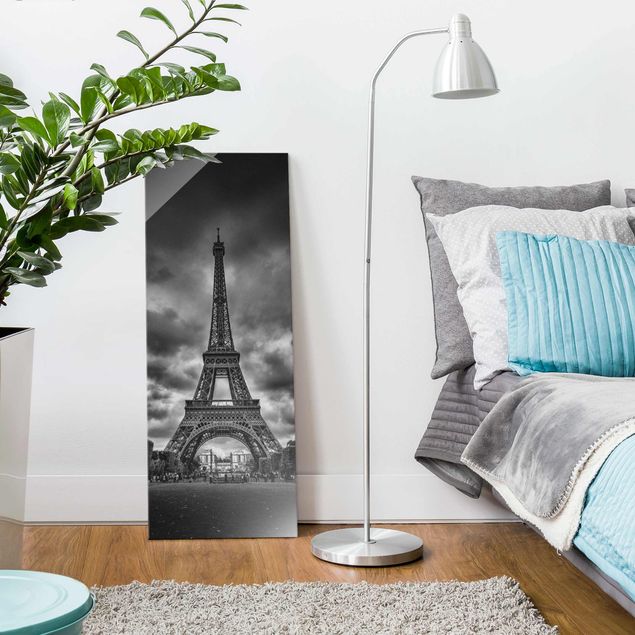 Quadro in vetro - Torre Eiffel Davanti Nubi In Bianco e nero - Pannello